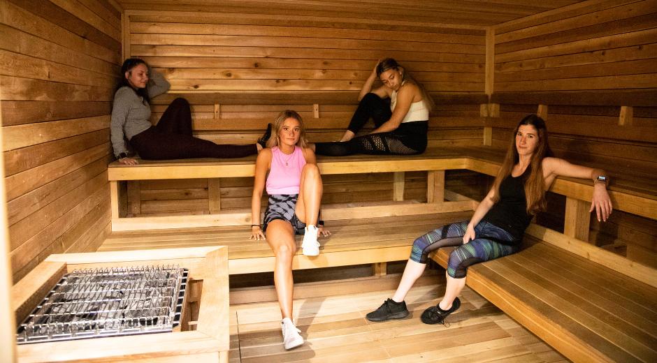 which gym has a sauna
