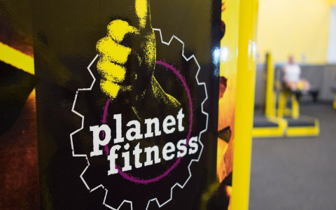 is planet fitness open on easter sunday