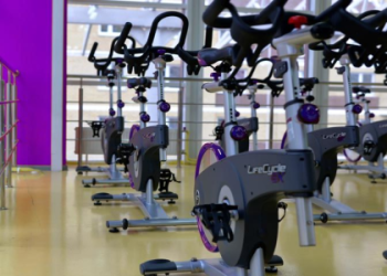 is planet fitness open today near me