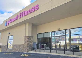 at what time does planet fitness close