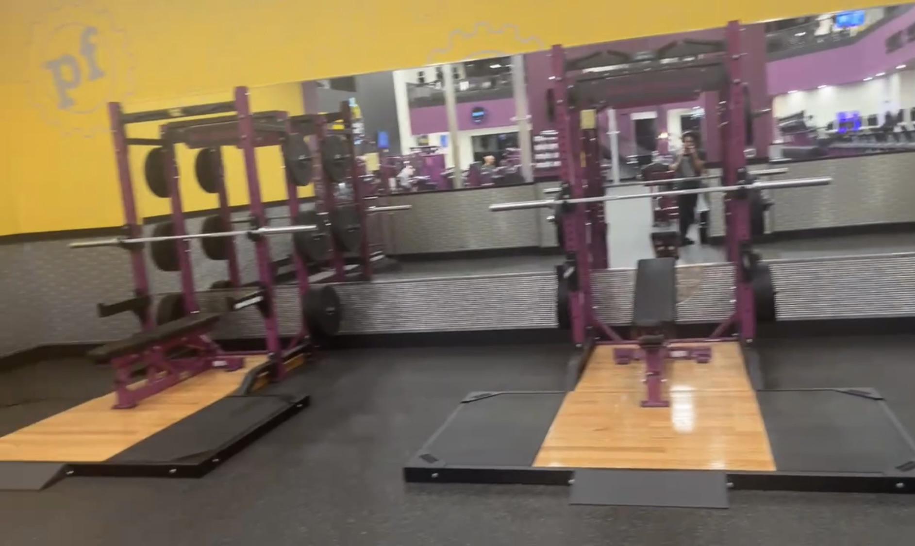 is planet fitness getting free weights