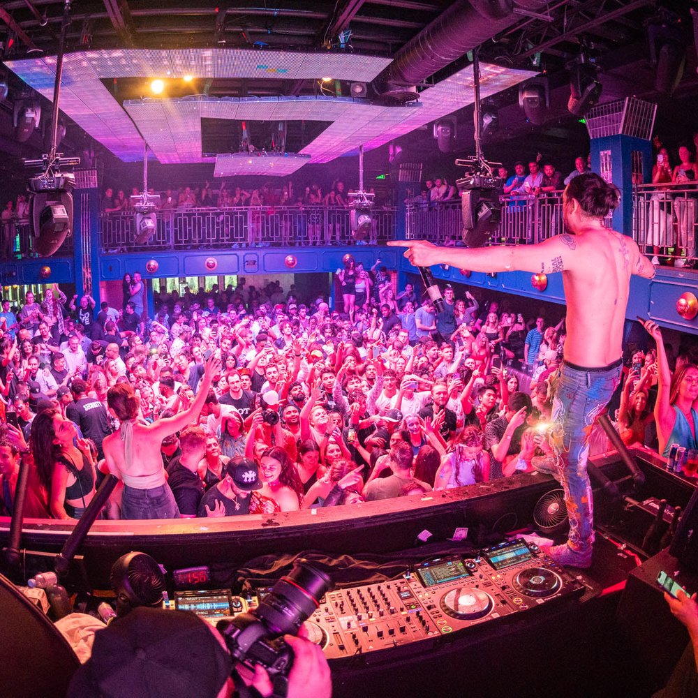 dance clubs open now