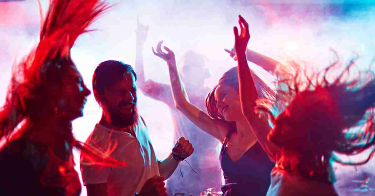 dance club in spanish