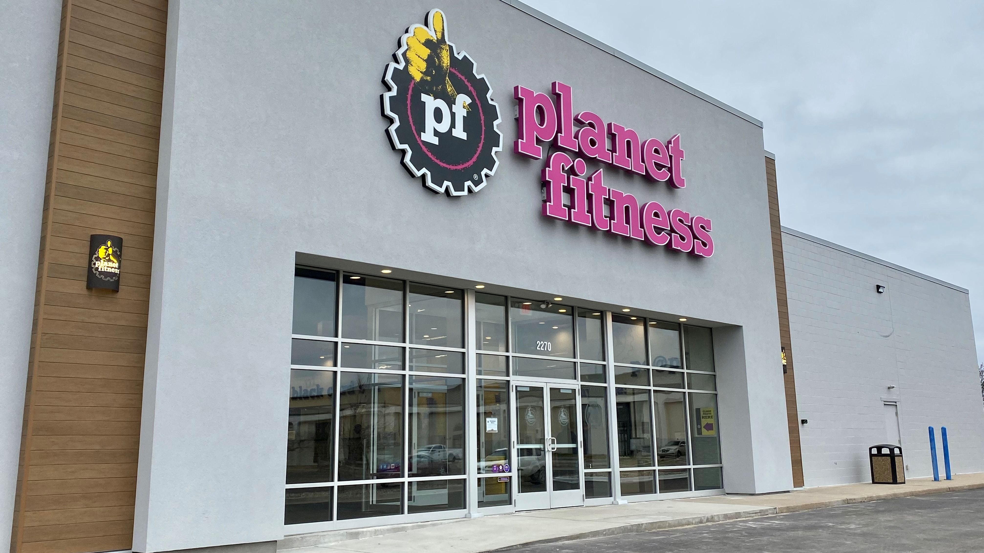 is planet fitness open veterans day