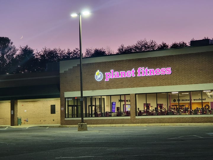 planet fitness newton